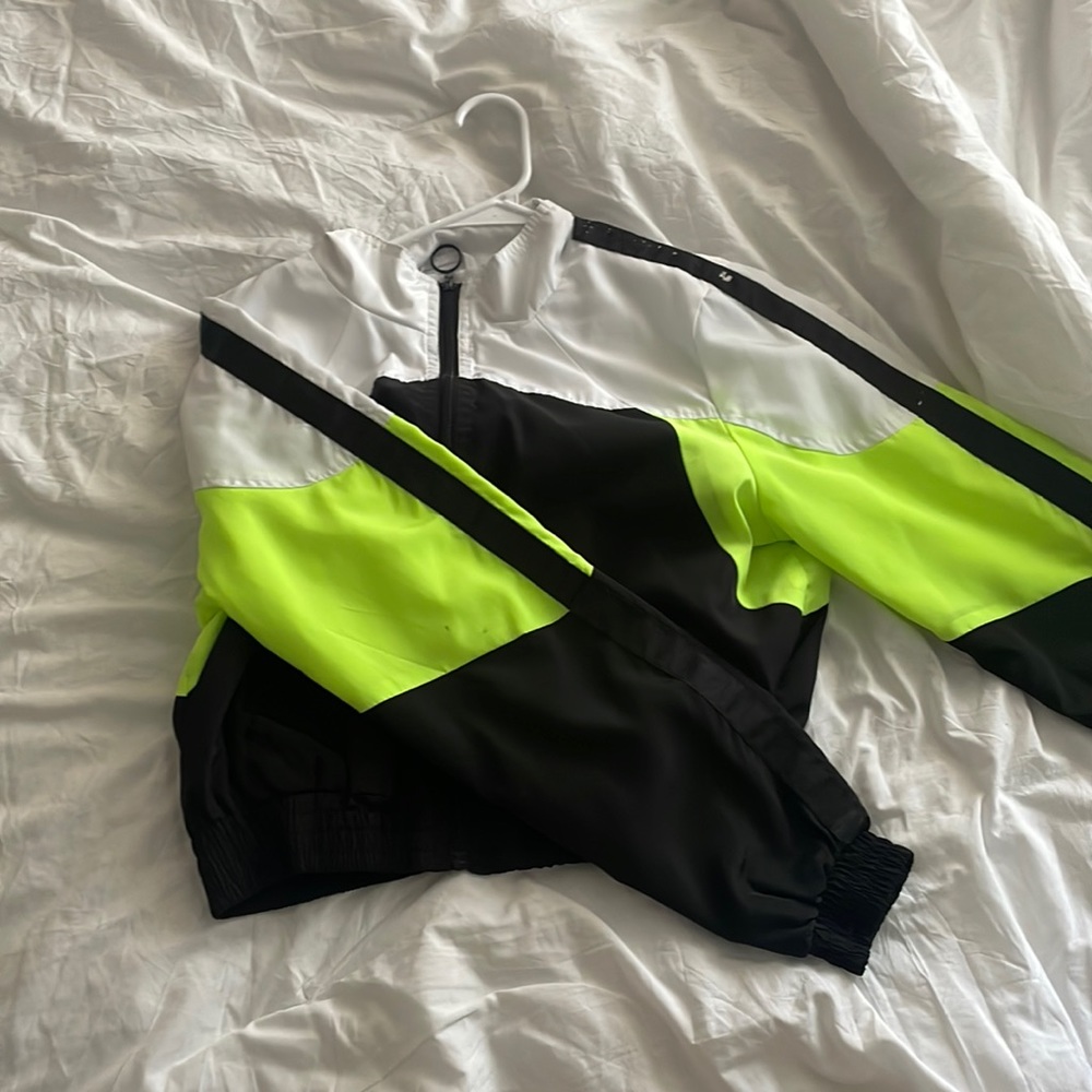 Wind breaker